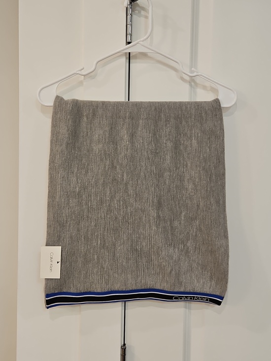NWT Calvin Klein Gray Infinity Scarf with Blue Accent - Picture 9 of 12